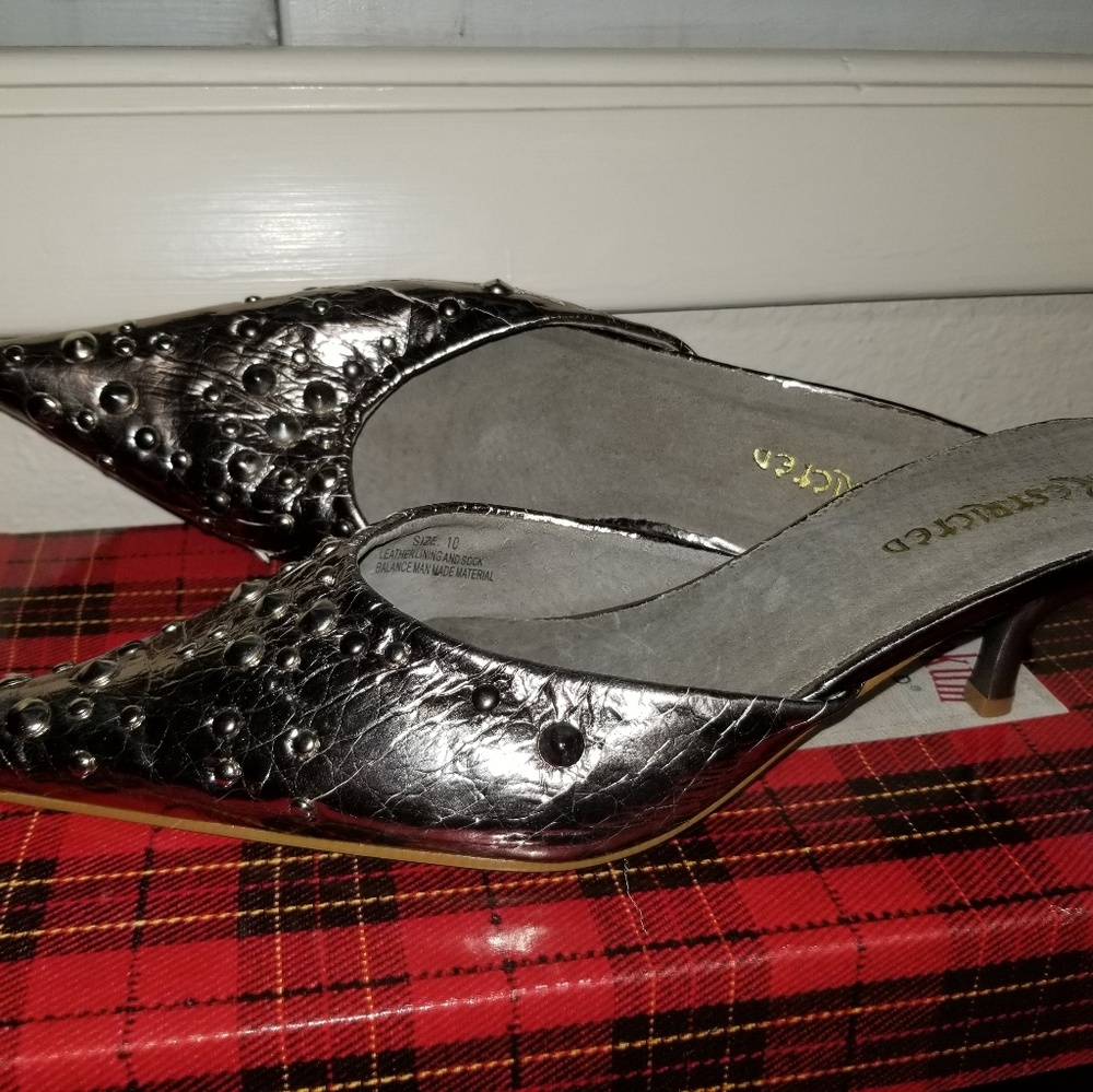 Super cute point toe slip on shoes